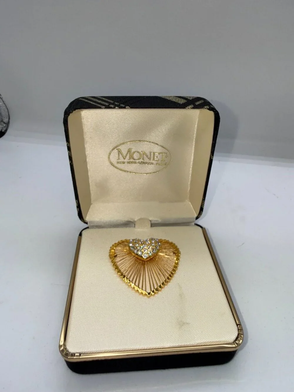 NIB Monet Gold Tone Rhinestone Double Heart Brooch Pin in Original Box